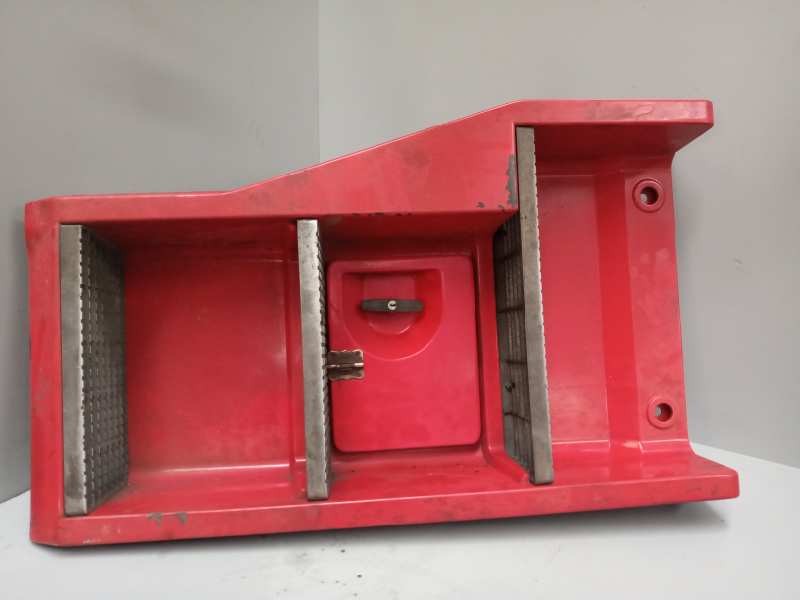 Recambio de peldaño izquierdo para renault magnum ab 2005 12.8 diesel referencia OEM IAM 5010574327  