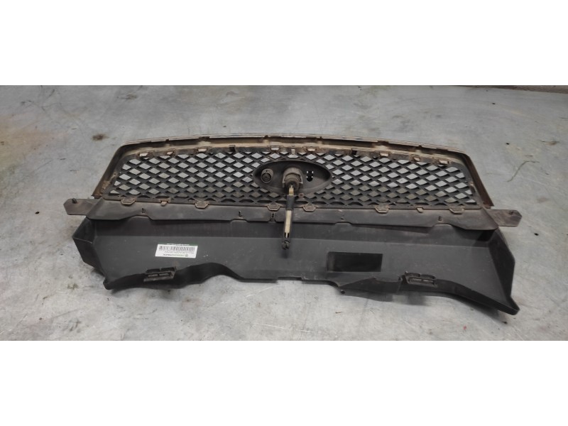 Recambio de rejilla delantera central para ford focus berlina (cap) 1.6 cat referencia OEM IAM   