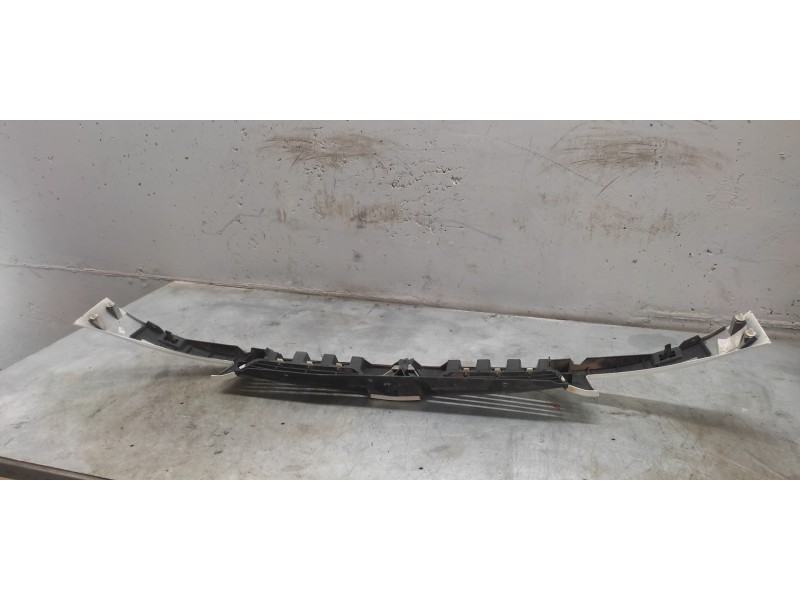 Recambio de rejilla delantera central para renault kangoo (f/kc0) alize referencia OEM IAM   