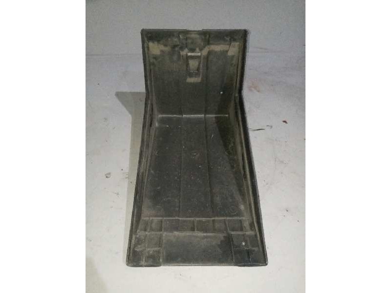 Recambio de tapa para iveco eurocargo 3.9 diesel referencia OEM IAM 500315858 TAPA SOPORTE RUEDA REPUESTO 