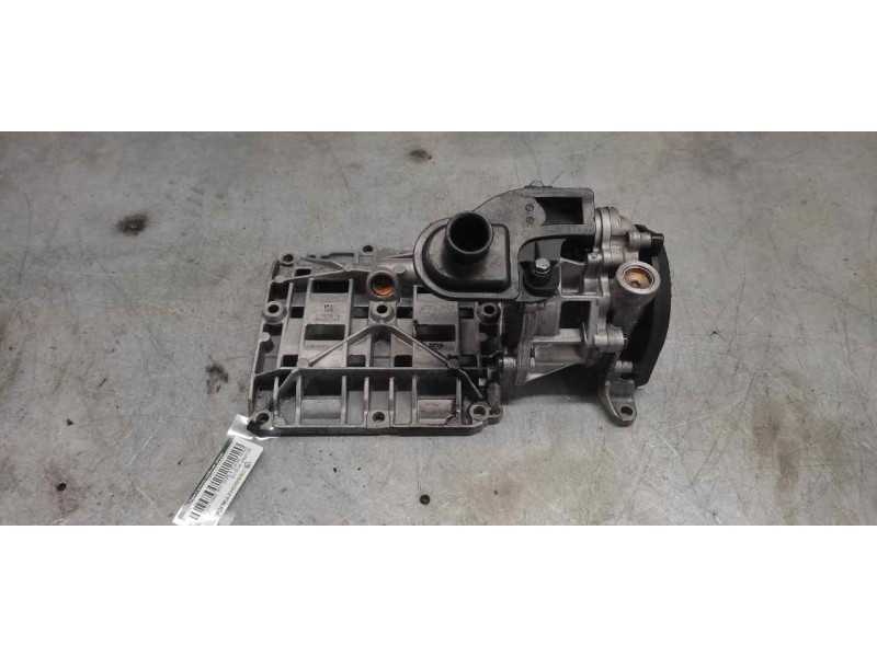 Recambio de bomba aceite para bmw serie 5 berlina (e60) 520d referencia OEM IAM 7798014  