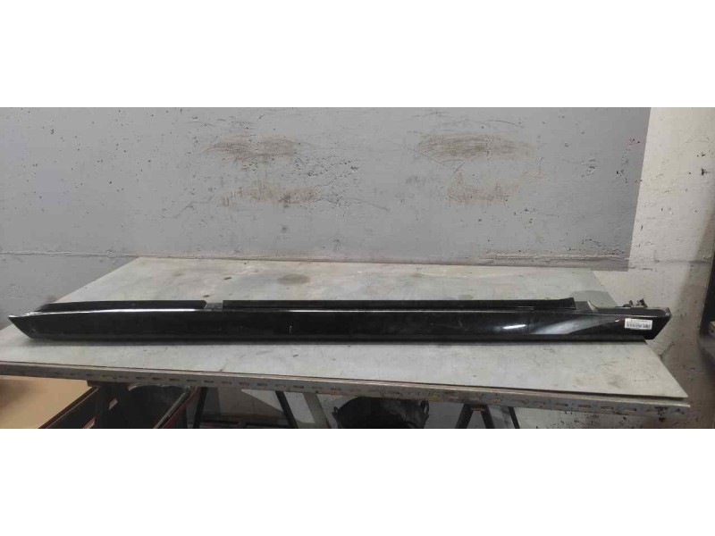 Recambio de estribo derecho para mercedes clase c (w204) berlina 1.6 cat referencia OEM IAM A2046981654  