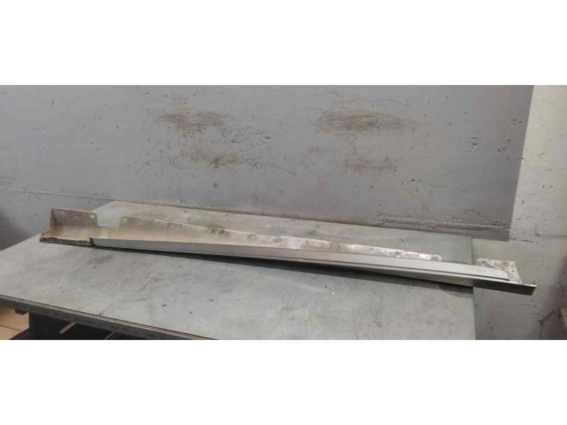 Recambio de estribo izquierdo para mercedes clase e (w211) berlina 2.2 cdi cat referencia OEM IAM A2116900340  