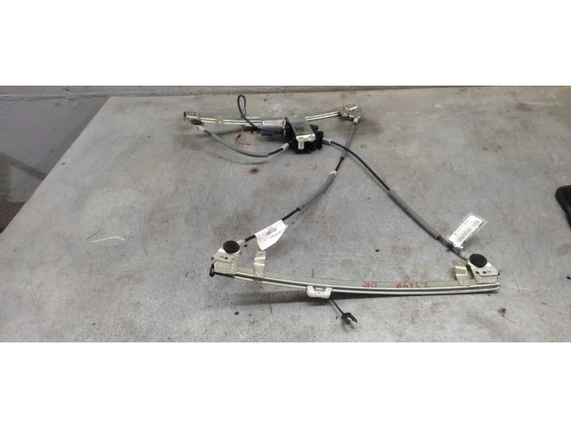 Recambio de elevalunas delantero derecho para peugeot 206 berlina gti referencia OEM IAM 60401380  2 PINS