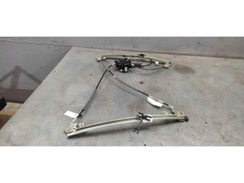 Recambio de elevalunas delantero derecho para peugeot 206 berlina gti referencia OEM IAM 60401380  2 PINS