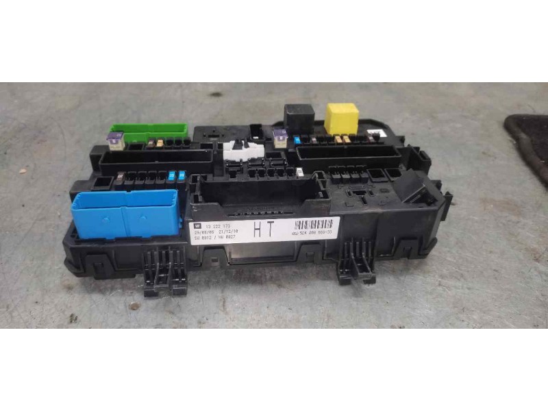 Recambio de caja reles / fusibles para opel astra h berlina cosmo referencia OEM IAM 13222173 5DK00866933 