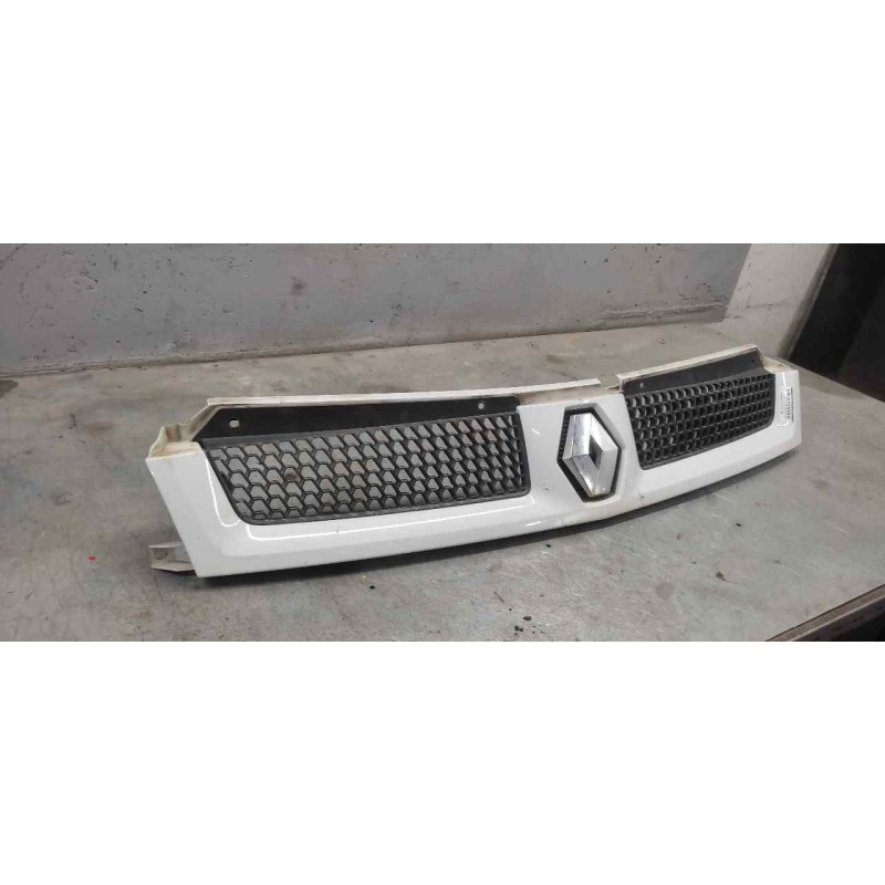 Recambio de rejilla delantera central para renault master ii phase 2 combi kombi 2,8t l1 6pl. referencia OEM IAM   