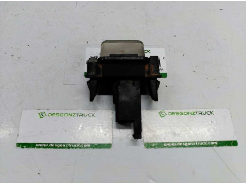 Recambio de piloto matricula para citroen xsara berlina 1.9 td x referencia OEM IAM 634099  