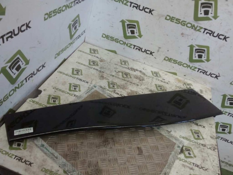 Recambio de moldura puerta delantera derecha para iveco stralis (as) 10.3 diesel referencia OEM IAM   
