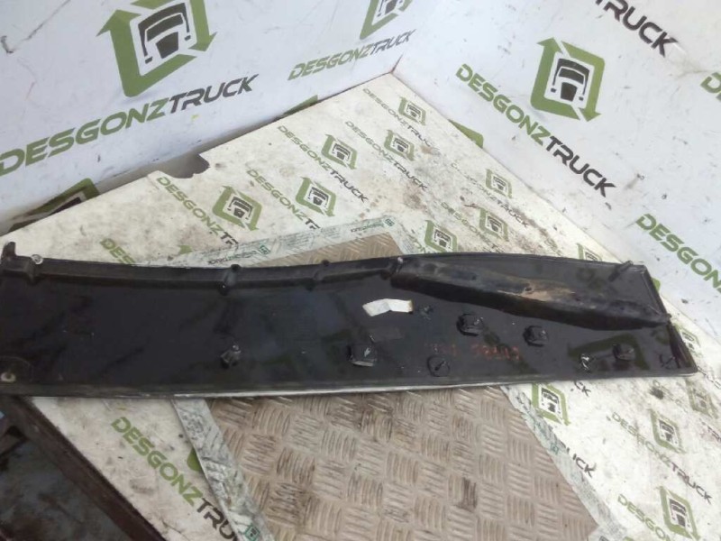 Recambio de moldura puerta delantera derecha para iveco stralis (as) 10.3 diesel referencia OEM IAM   