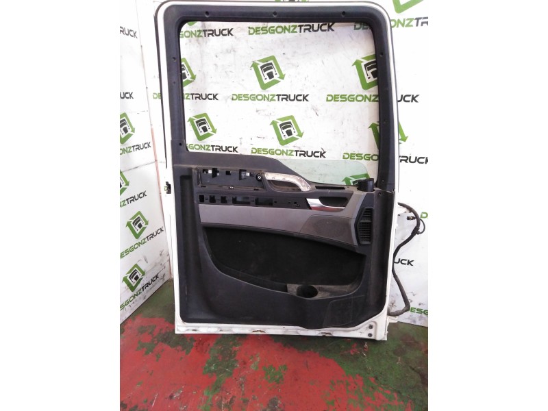Recambio de puerta delantera izquierda para man tgx 18.xxx 12.4 diesel referencia OEM IAM   