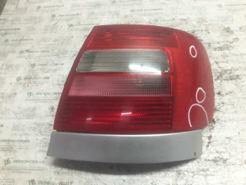 Recambio de piloto trasero derecho para audi a4 berlina (b5) referencia OEM IAM   