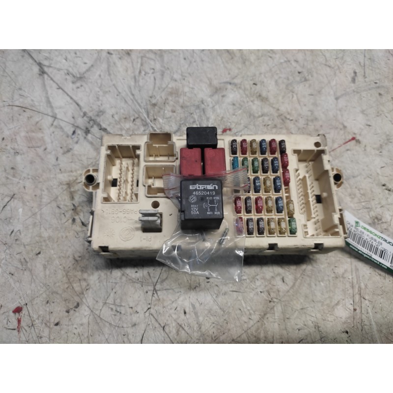 Recambio de caja reles / fusibles para alfa romeo 147 (190) 1.9 jtd cat referencia OEM IAM 46558758 46558752 
