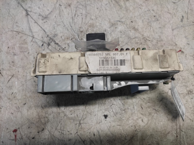 Recambio de caja reles / fusibles para alfa romeo 147 (190) 1.9 jtd cat referencia OEM IAM 46558758 46558752 