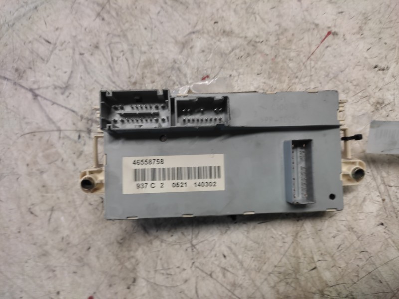Recambio de caja reles / fusibles para alfa romeo 147 (190) 1.9 jtd cat referencia OEM IAM 46558758 46558752 