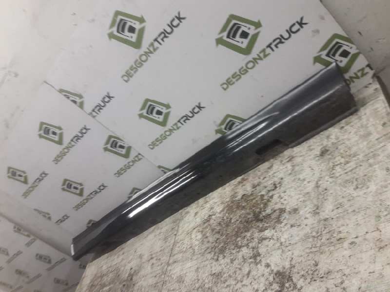 Recambio de estribo derecho para bmw serie 3 berlina (e46) 320d referencia OEM IAM   