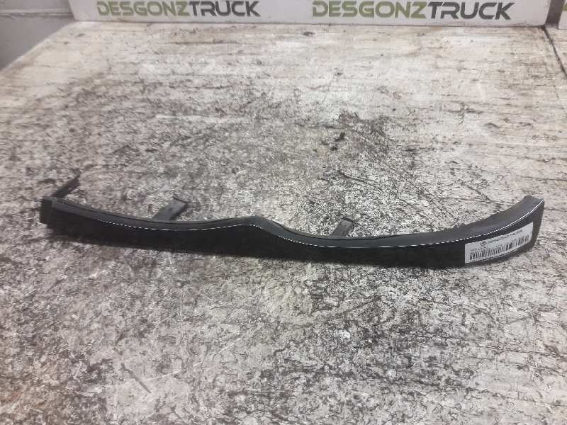 Recambio de moldura para bmw serie 3 berlina (e46) 320d referencia OEM IAM  11460913 BAJO FARO IZQUIERDO