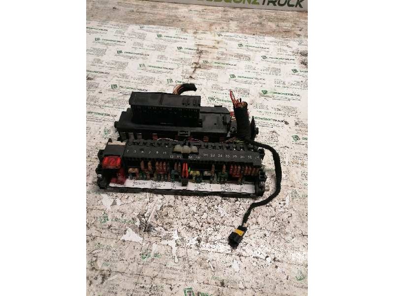 Recambio de caja reles / fusibles para bmw serie 3 compact (e46) 2.0 16v referencia OEM IAM 8364540  