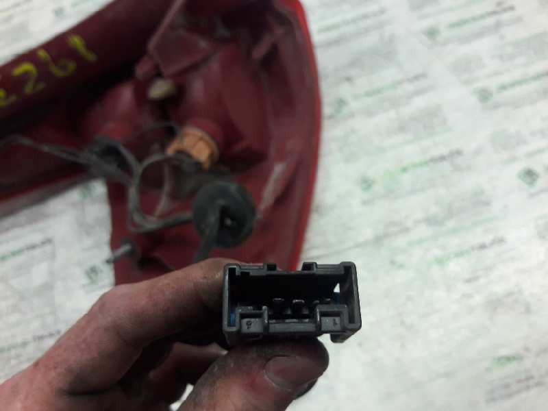 Recambio de piloto trasero derecho para citroën c4 berlina 1.6 16v hdi referencia OEM IAM 965586398001  