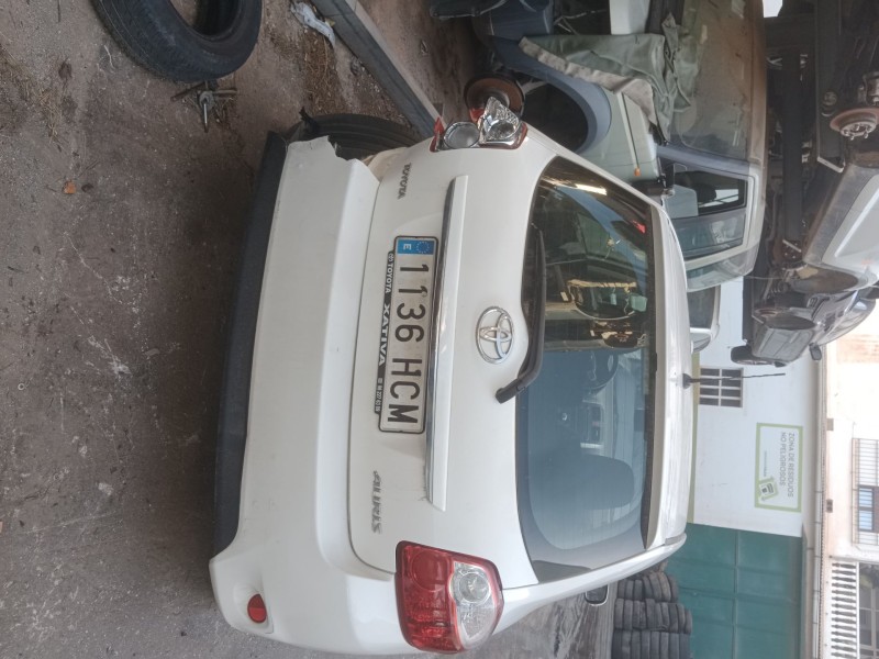 toyota auris del año 2011