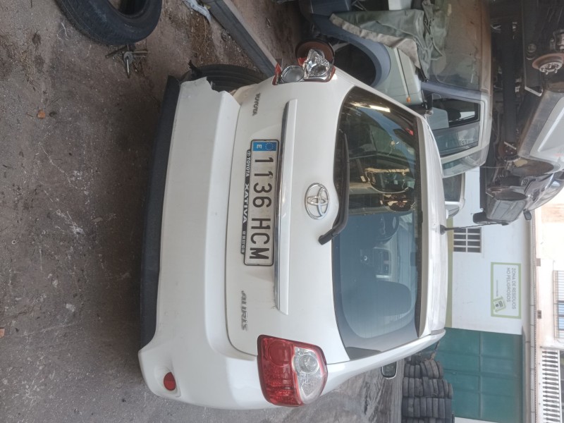 toyota auris del año 2011