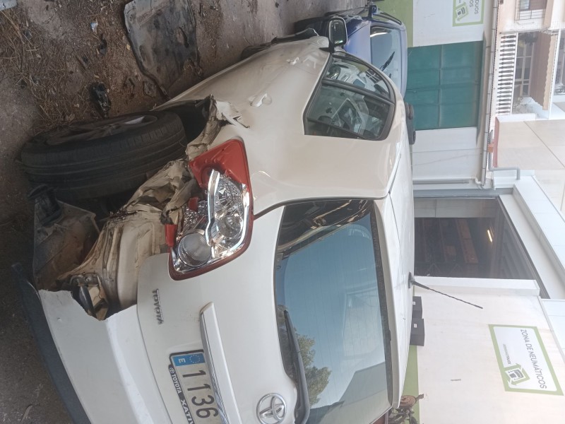 toyota auris del año 2011