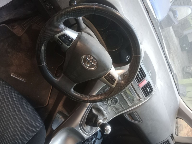 toyota auris del año 2011