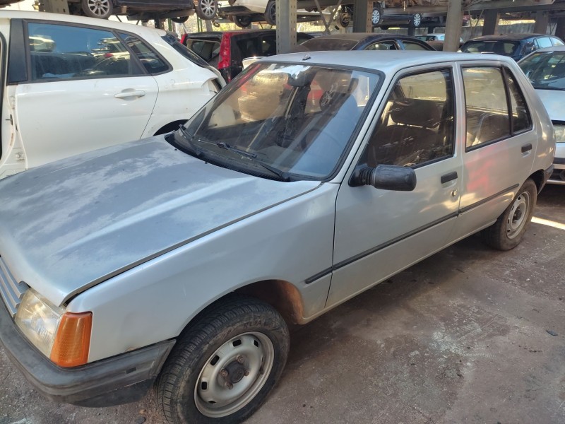 peugeot 205 berlina del año 1998
