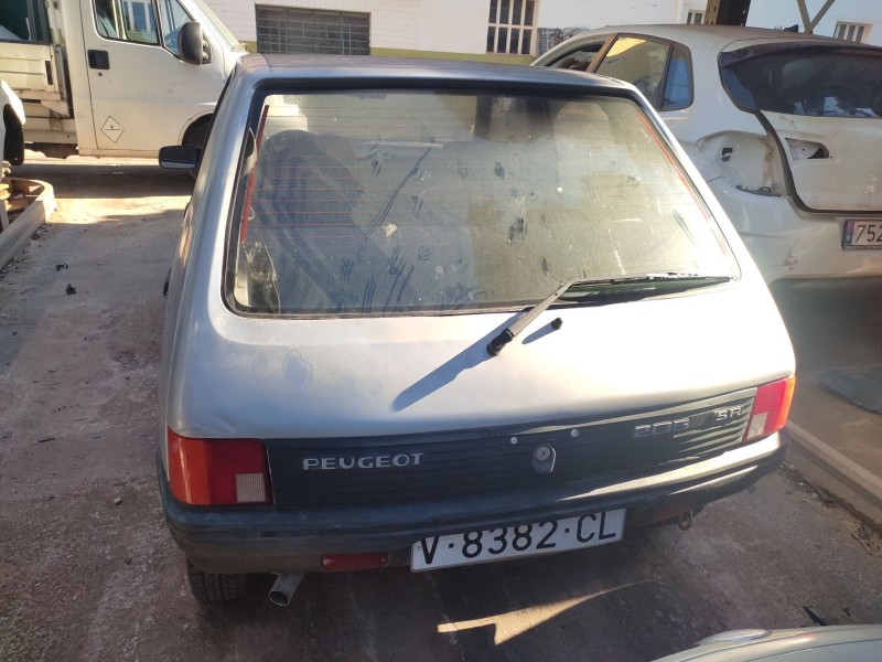 peugeot 205 berlina del año 1998