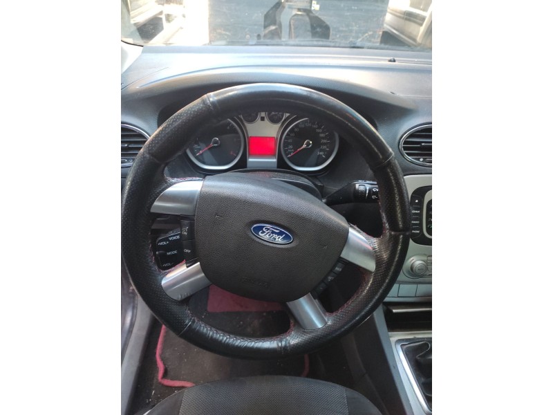 ford focus berlina (cap) del año 2008