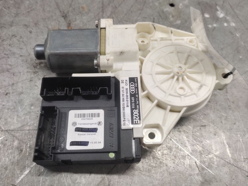 Recambio de motor elevalunas delantero derecho para audi a3 (8p) 1.6 ambiente referencia OEM IAM 8P0959802E  