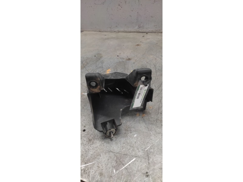 Recambio de soportes paragolpes para citroën c4 berlina collection referencia OEM IAM 9652703480  DERECHO