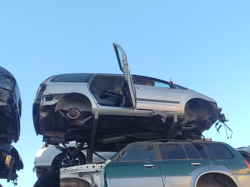 seat alhambra (7v9) del año 2001