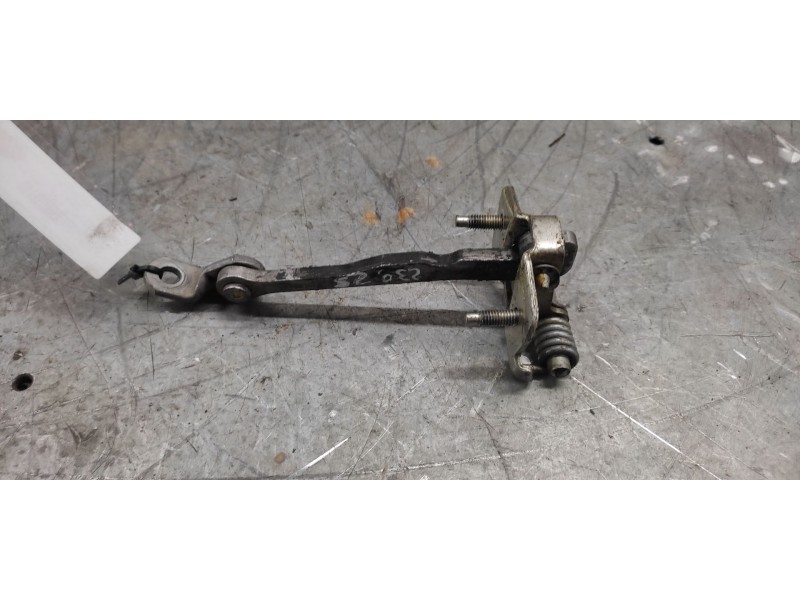 Recambio de retenedor puerta para renault kangoo dynamique referencia OEM IAM  DELANTERA IZQUIERDA 