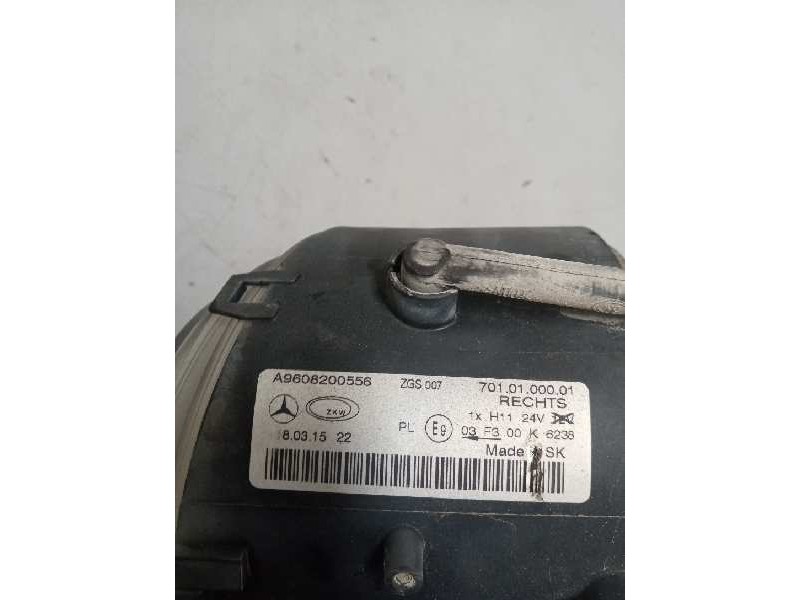 Recambio de faro antiniebla derecho para mercedes-benz actros bm 963.xxx 2-achser referencia OEM IAM A9608200556  