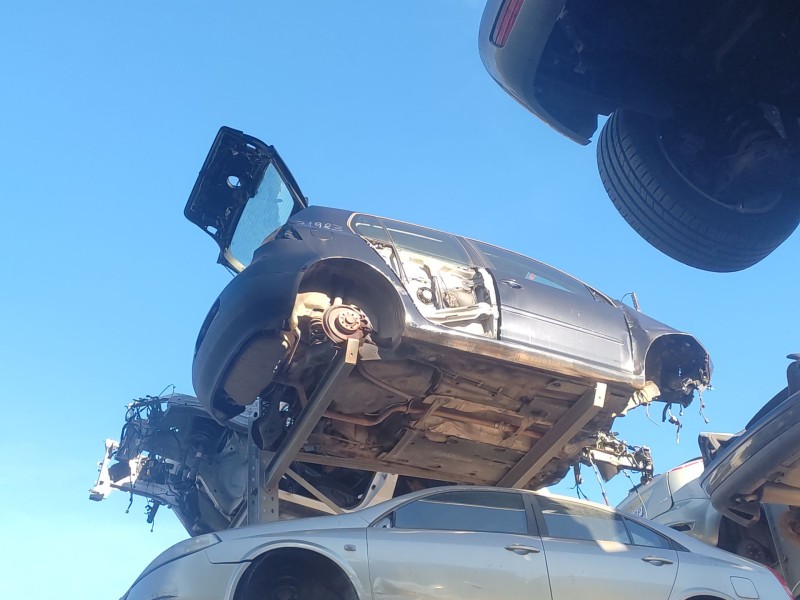 volkswagen golf v berlina (1k1) del año 2006