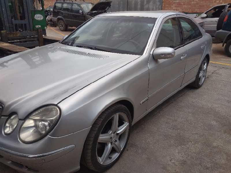 mercedes-benz clase e (w211) berlina del año 2003