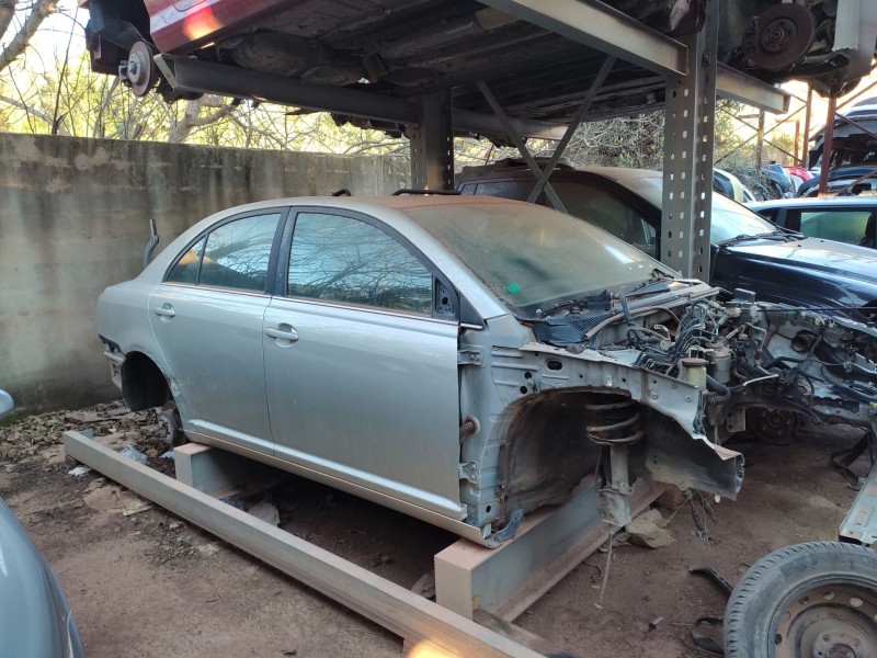 toyota avensis berlina (t25) del año 2004