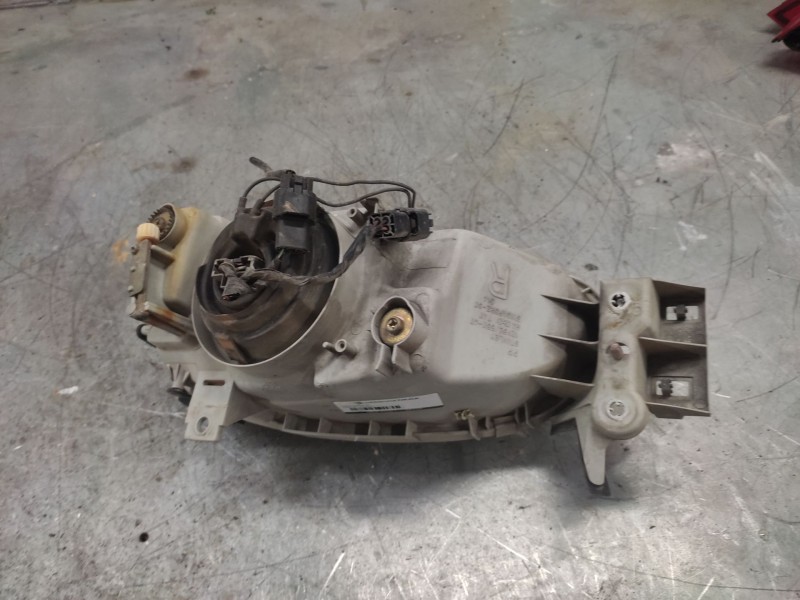 Recambio de faro derecho para mazda 121 (db) chic referencia OEM IAM   