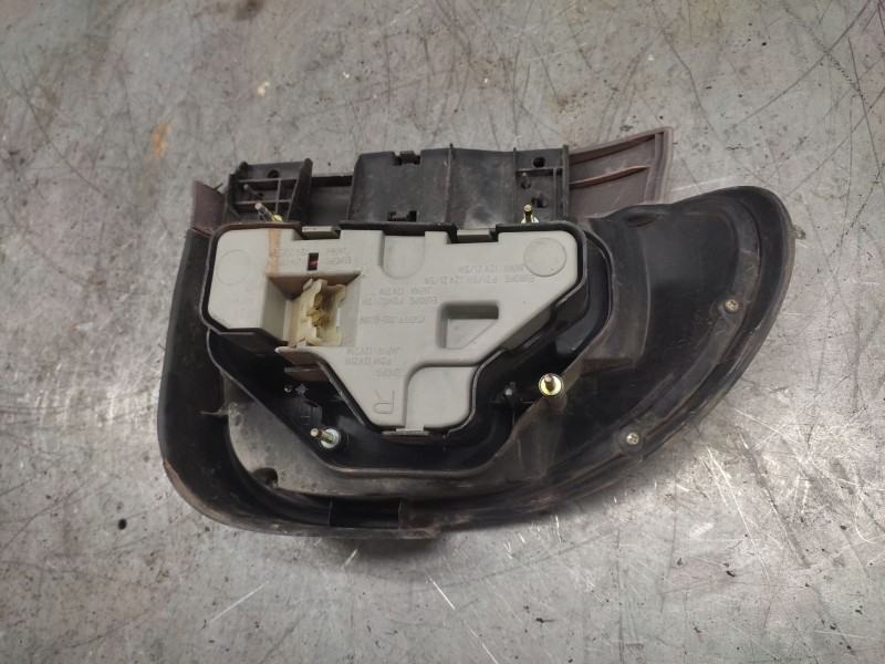 Recambio de piloto trasero derecho para mazda 121 (db) chic referencia OEM IAM   