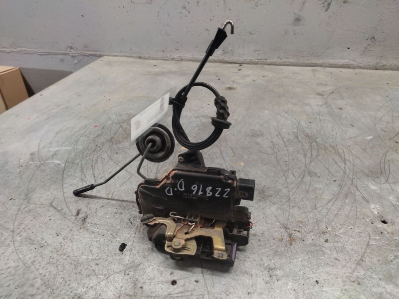 Recambio de cerradura puerta delantera derecha para volkswagen golf iv berlina (1j1) básico referencia OEM IAM 3B1837016A  