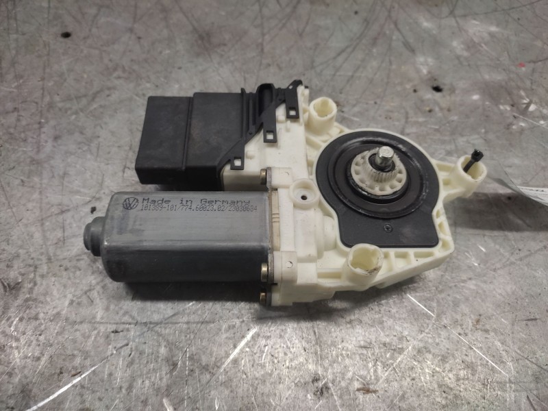 Recambio de motor elevalunas trasero izquierdo para volkswagen golf iv berlina (1j1) básico referencia OEM IAM 1J4951811C  