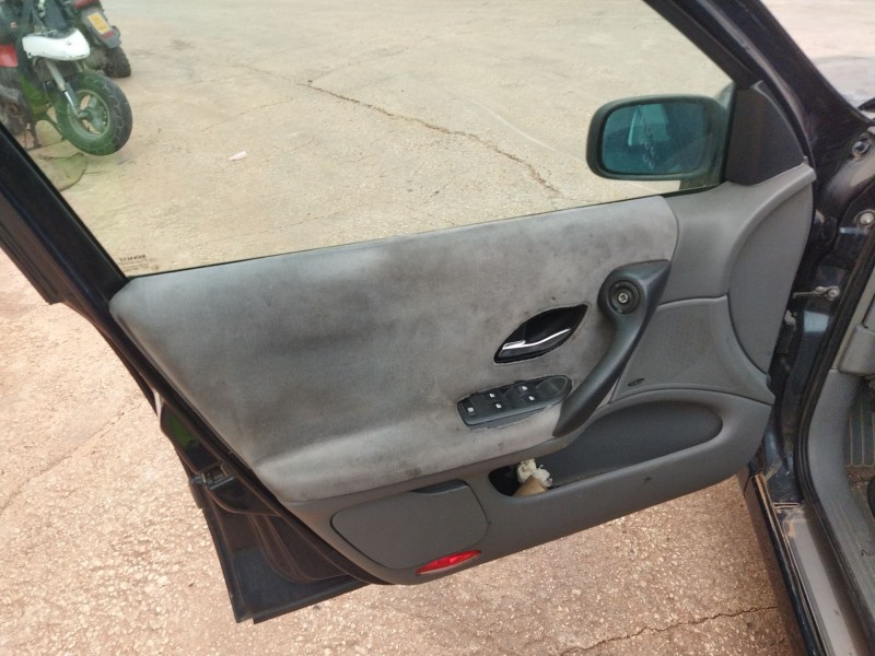 renault laguna (b56) del año 2000