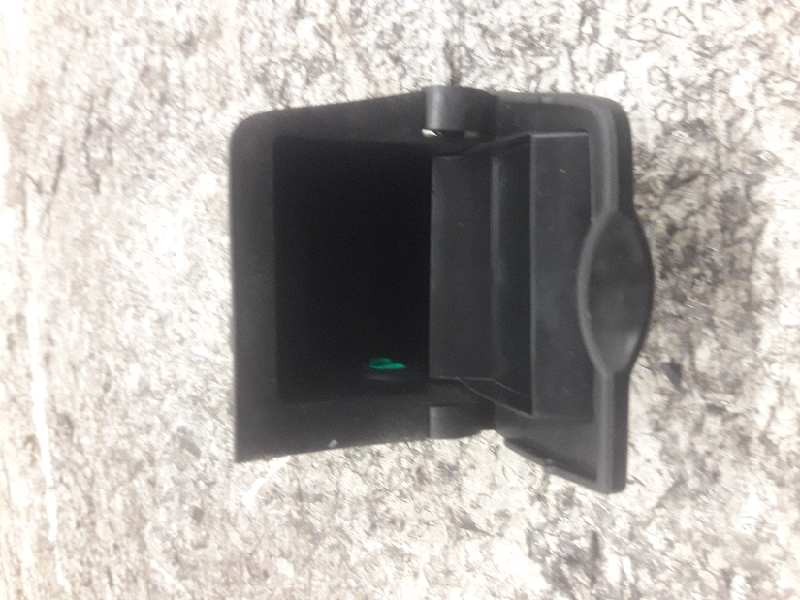 Recambio de cenicero para citroën xsara berlina 1.6 seduction referencia OEM IAM 9638400477  