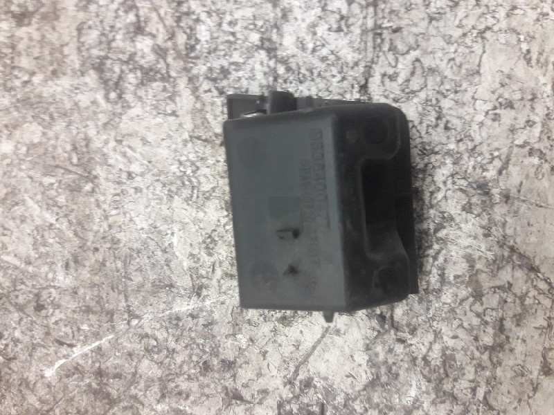 Recambio de cenicero para citroën xsara berlina 1.6 seduction referencia OEM IAM 9638400477  