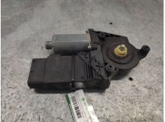 Recambio de motor elevalunas delantero derecho para volkswagen passat berlina (3b3) referencia OEM IAM 0130821694  105415301