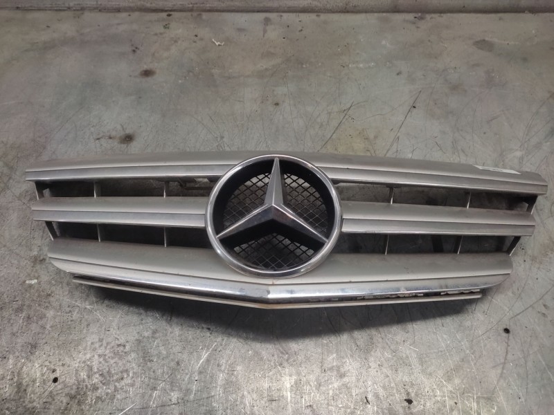 Recambio de rejilla delantera central para mercedes-benz clase b (w245) 180 cdi (245.207) referencia OEM IAM   