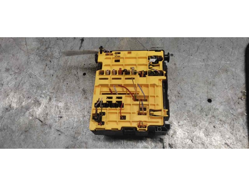 Recambio de caja reles / fusibles para peugeot 308 active referencia OEM IAM 9804848580  