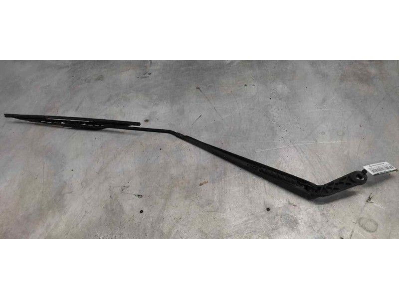 Recambio de brazo limpia delantero derecho para peugeot 206 berlina xs-line referencia OEM IAM   