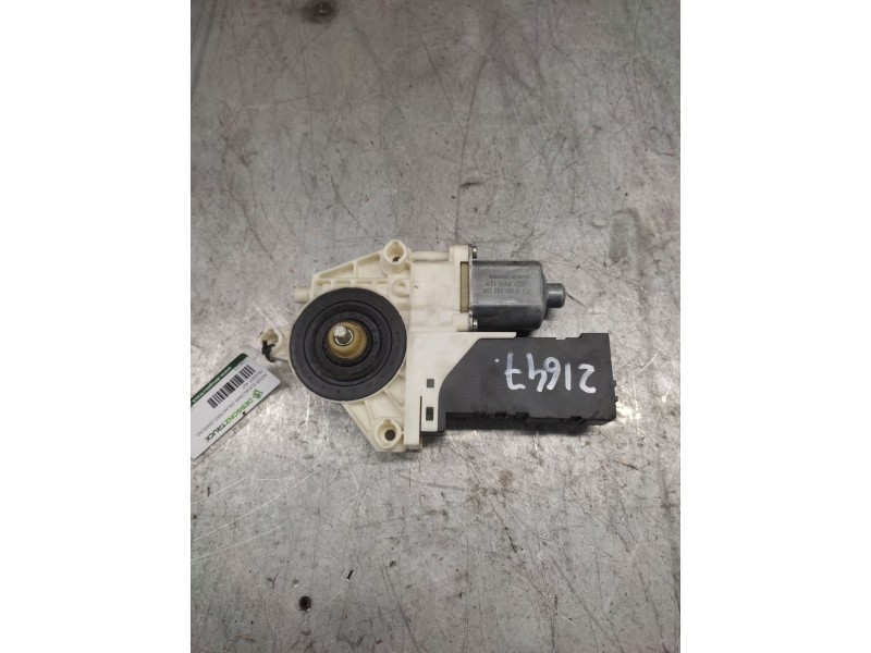 Recambio de motor elevalunas delantero derecho para peugeot 407 sr confort referencia OEM IAM 1137328126  0130822201